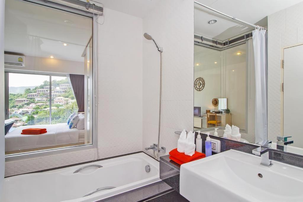 Chic Condo By Resava Karon Habitación foto